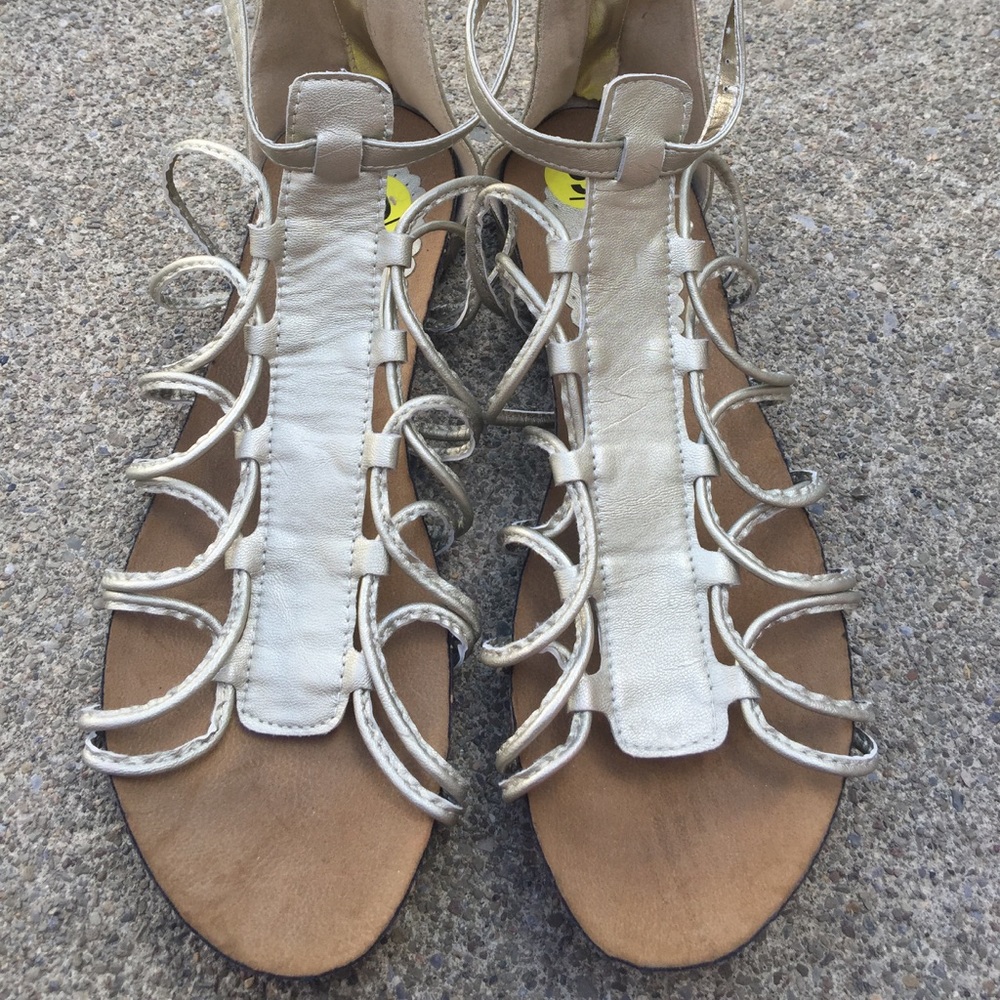 Women's Wanted Light Gold Gladiator Sandals 9M NEW